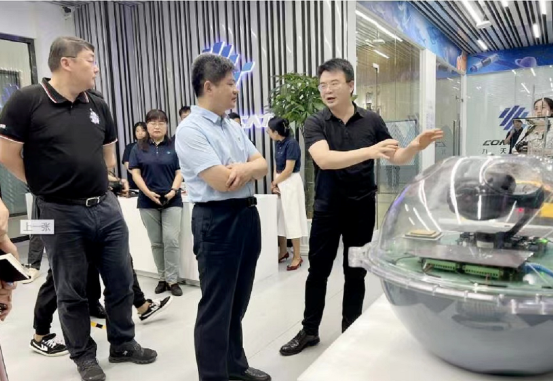 青島市市南區(qū)王鋒書記蒞臨九天微星指導工作，希望加快緊密合作的步伐，發(fā)揮衛(wèi)星應用技術重要價值
